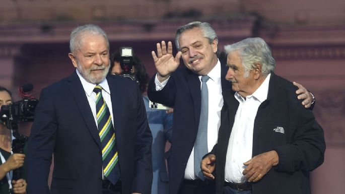 "La Argentina del ajuste es historia", dijo el presidente ante una multitud congregada en la Plaza de Mayo
