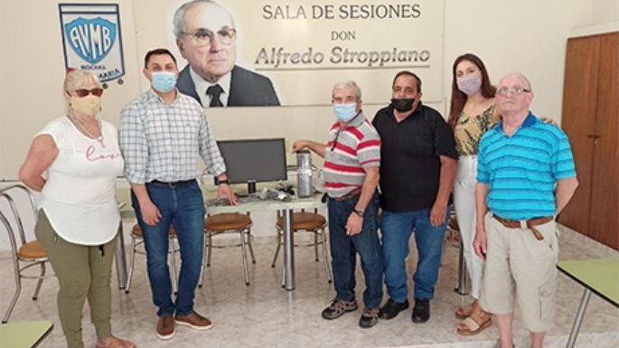 Bovo entregó una computadora a la Asocación