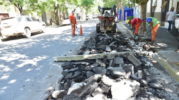 Bacheo en las dársenas de estacionamiento de la calle Lisandro de la Torre