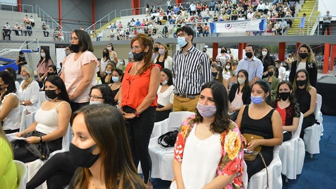 Con otros nuevos 240 graduados