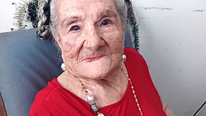 María Saldaño festeja 102 años