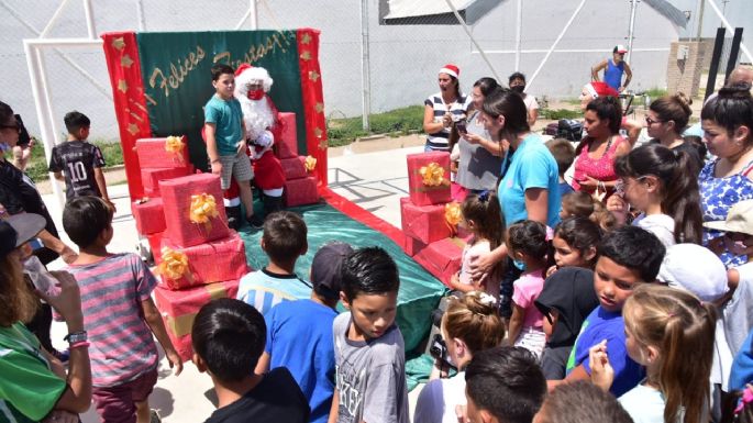 Papá Noel sigue hoy su recorrido por la ciudad
