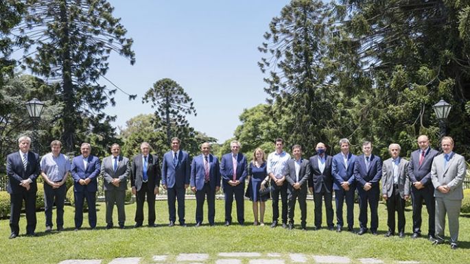 El presidente y 13 gobernadores analizaron las partidas para 2022