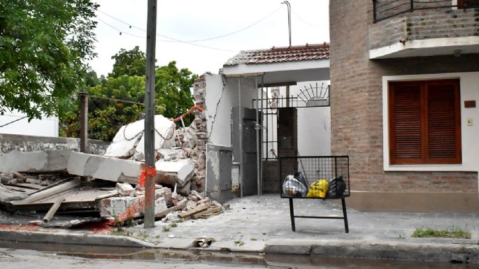 Se pasaron de la raya y demolieron la medianera