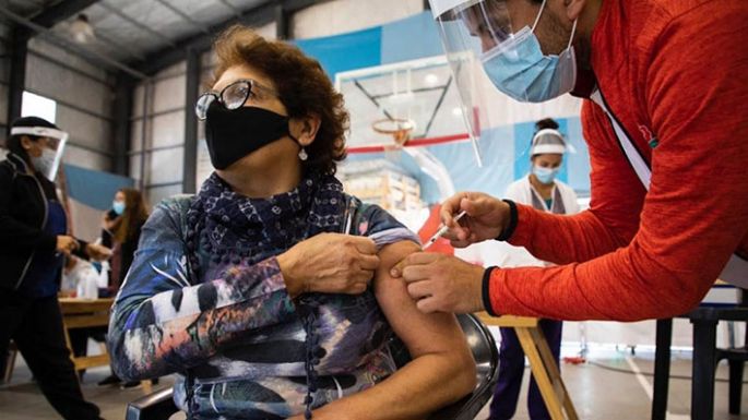 El 70% de los argentinos ya tiene esquema completo de vacunación