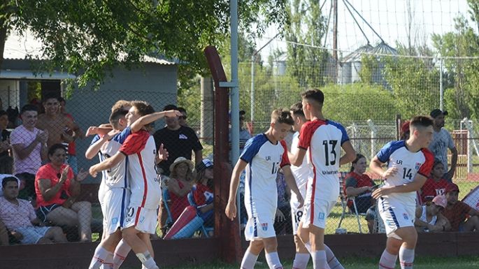 Universitario se despachó con una goleada