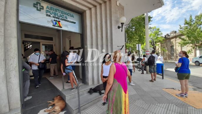Larga fila en la Asistencia Pública para vacunarse