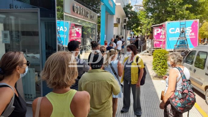 Larga fila en la Asistencia Pública para vacunarse