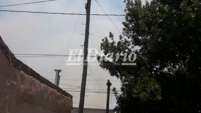 AHORA - Incendio en un campo detrás de las 400 Viviendas