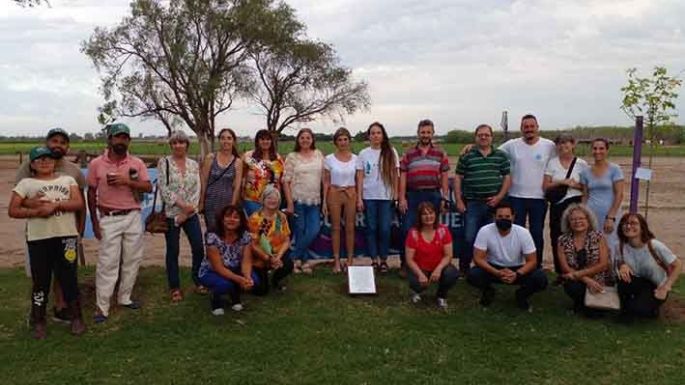 Docentes “plantaron memoria”