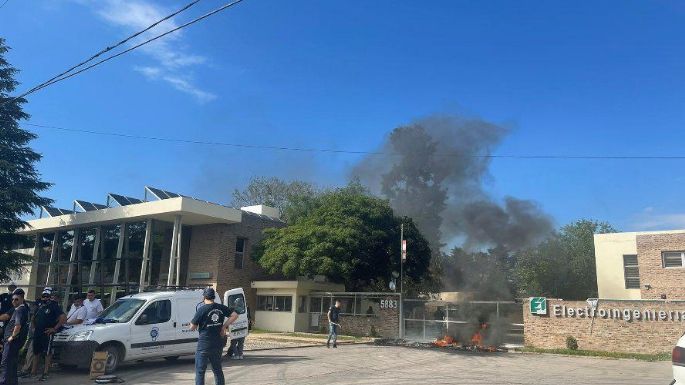 Protesta en Electroingeniería: Reclaman bono de fin de año y rechaza la suspensión de 4 empleados