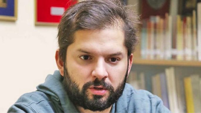 Boric lidera las encuestas