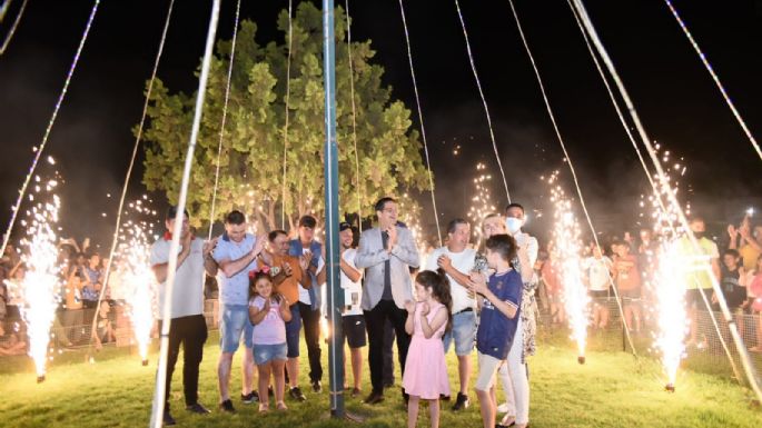 Se realizó el encendido del árbol de Navidad ante una multitud
