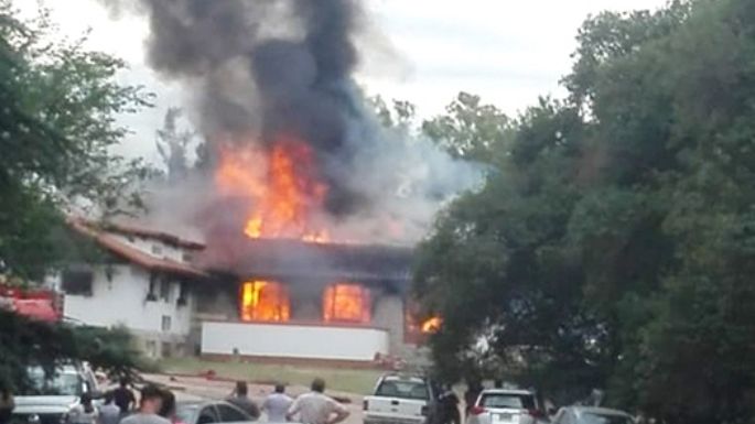 Voraz incendio en el Hotel 4: hay un herido y un trabajador desaparecido