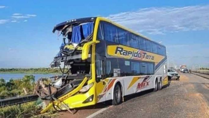 Un micro destruido tras Iimpactante colisión