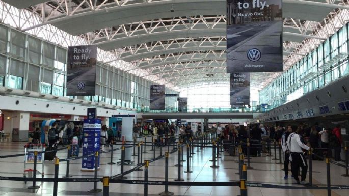 Cierran fronteras a extranjeros no residentes hasta el 28