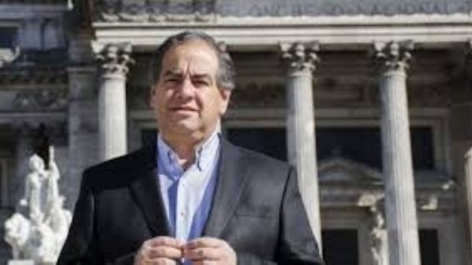 El senador nacional Julio Martínez fue internado por coronavirus