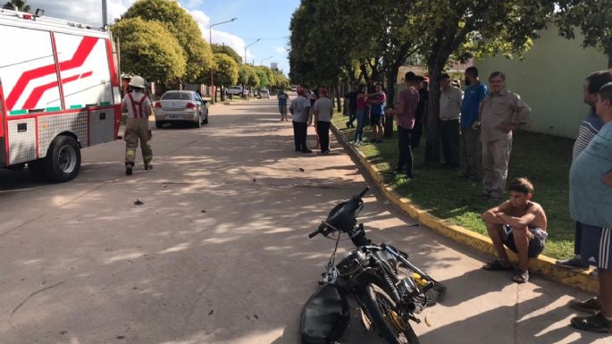 Otro accidente de moto con heridos: Una joven sufrió una fractura en su antebrazo