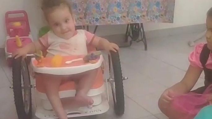 Graduado de la UNVM adaptó una sillita para una niña con discapacidad