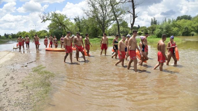 Guardacostas realizaron entrenamientos en el río