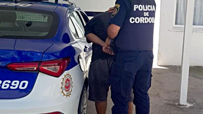 Dos arrestados por robo y una mujer por amenazas