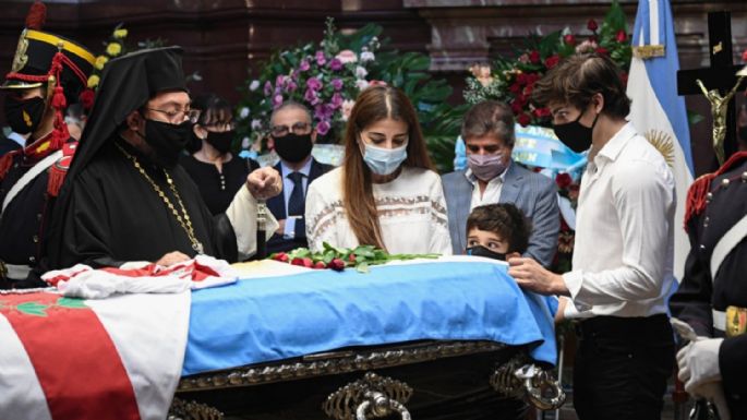 Menem: Inhumaron sus restos con ritual islámico y tras casi 20 horas de velatorio