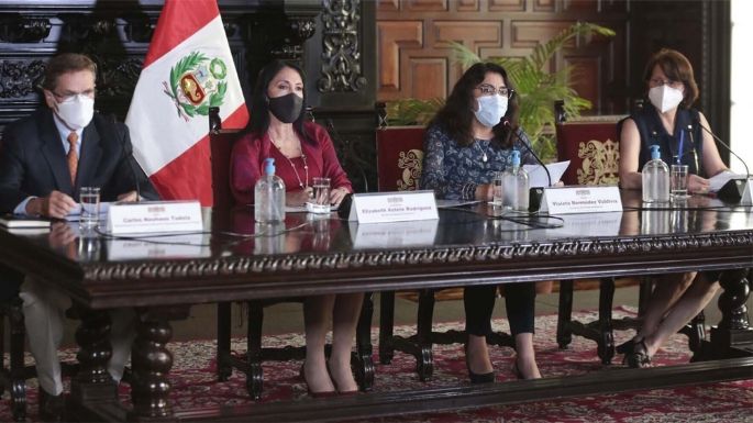 Renuncia una segunda ministra en Perú por escándalo con la vacunación a funcionarios
