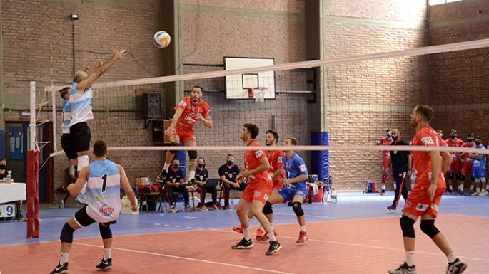 TRINITARIOS y RIVADAVIA tuvieron un debut con distintos sabores