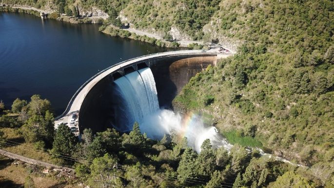 El Dique los Molinos superó el nivel del vertedero