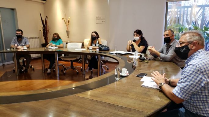 Proveerán de barbijos, termómetros, sanitizantes y otros insumos a las escuelas