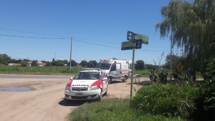 Un motociclista se fracturó la muñeca al chocar contra una camioneta