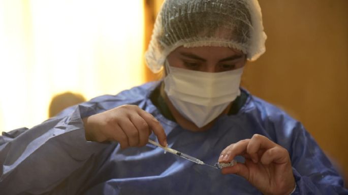 Mañana vacunarán a médicos mayores de 60 y el lunes a docentes mayores de 60