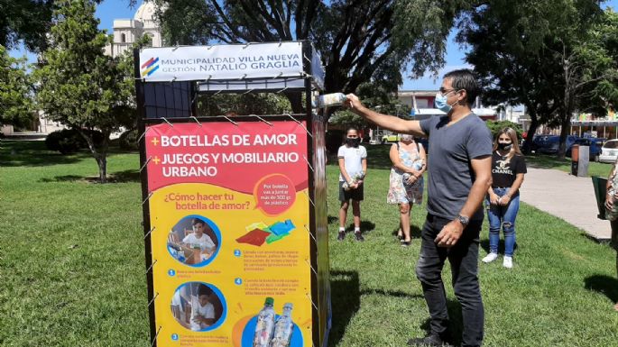 Inauguraron el contenedor de “Botellas de Amor” en la plaza Capitán de los Andes