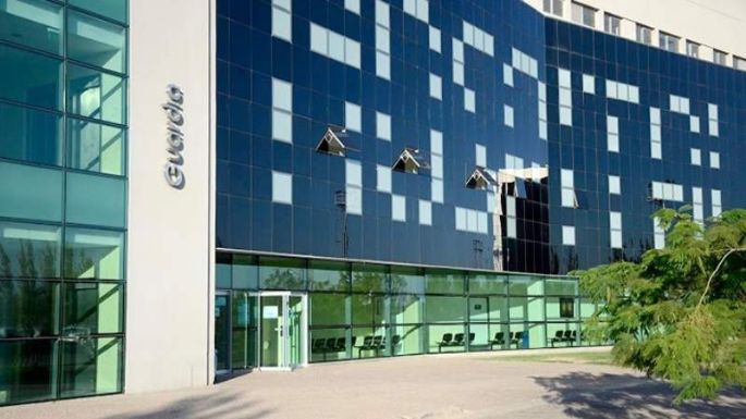 Una joven y un niño de 5 años hospitalizados tras un choque