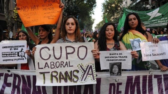 Hicieron banderazos para reclamar por una Ley de cupo laboral trans