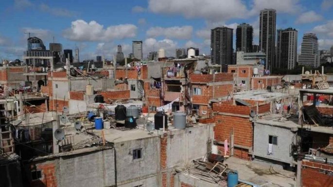 Mató a una mujer en el Barrio 31, apuñaló a una joven en Recoleta y se entregó a la policía