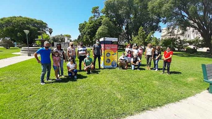 “Botellas de amor” en la plaza