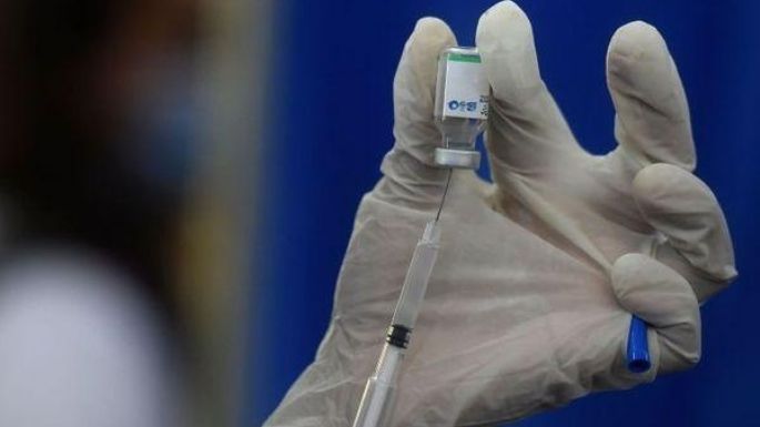 El jueves llegan un millón de dosis de la vacuna china Sinopharm y se espera otro lote de SputnikV