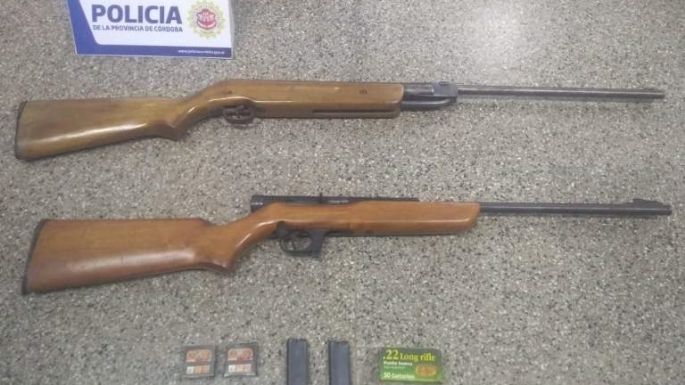 Detenidos: uno, por amenazar con arma, y otro, por ilícitos contra la propiedad