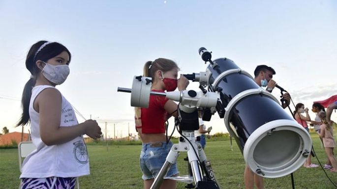 Más de 30 familias en el campamento astronómico
