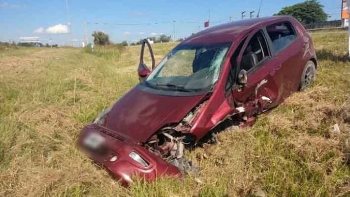 Un camión arrasó a dos autos y uno se prendió fuego en Despeñaderos