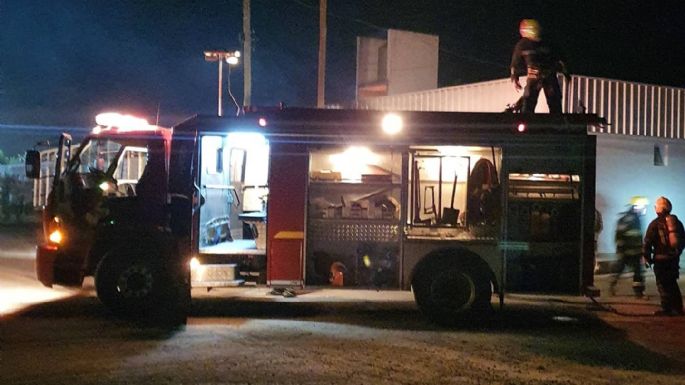 Bomberos sofocaron el incendio producido por dos garrafas en un cuarto
