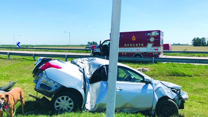 Vuelco en la autopista y choque en la ruta 158