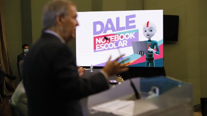 El Gobernador lanzó una línea de créditos para la compra de notebooks para la escuela