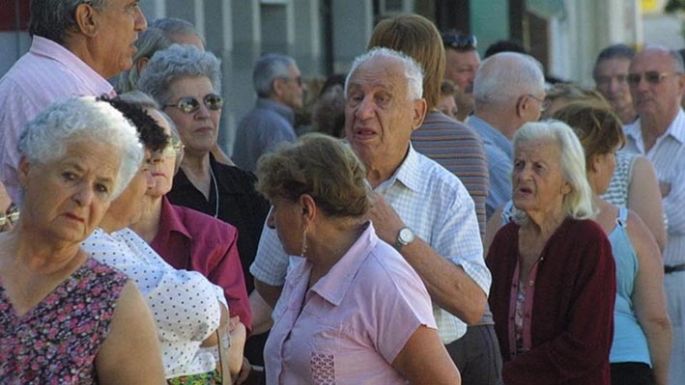 Las jubilaciones subirán 8% en marzo, pero sumarían un bono para ganarle a la inflación