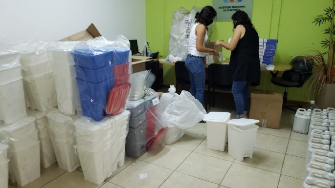 Continúan entregando kits sanitarios a escuelas públicas
