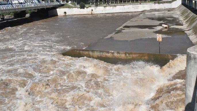 Aumentan la erogación de agua en el dique Piedras Moras
