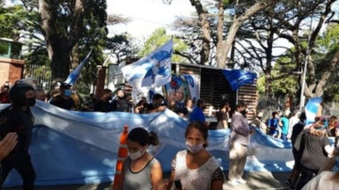 Sindicalistas bloquearon accesos de la Quinta de Olivos ante manifestantes contra el gobierno