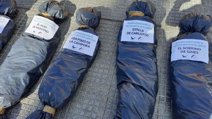 El presidente repudió manifestación con bolsas mortuorias frente a Casa Rosada