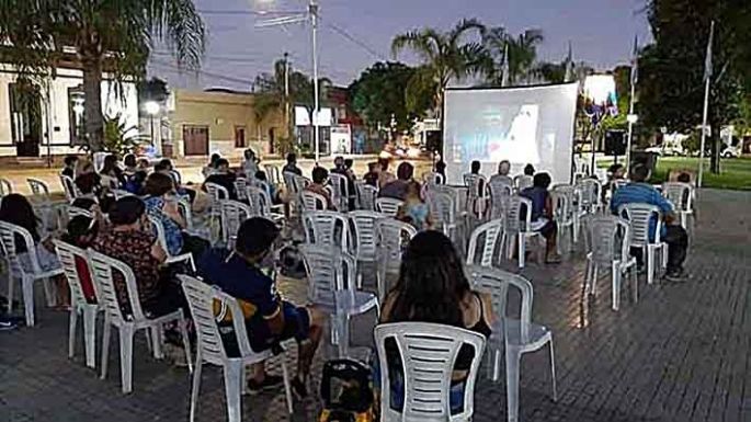 El cine sigue en los barrios